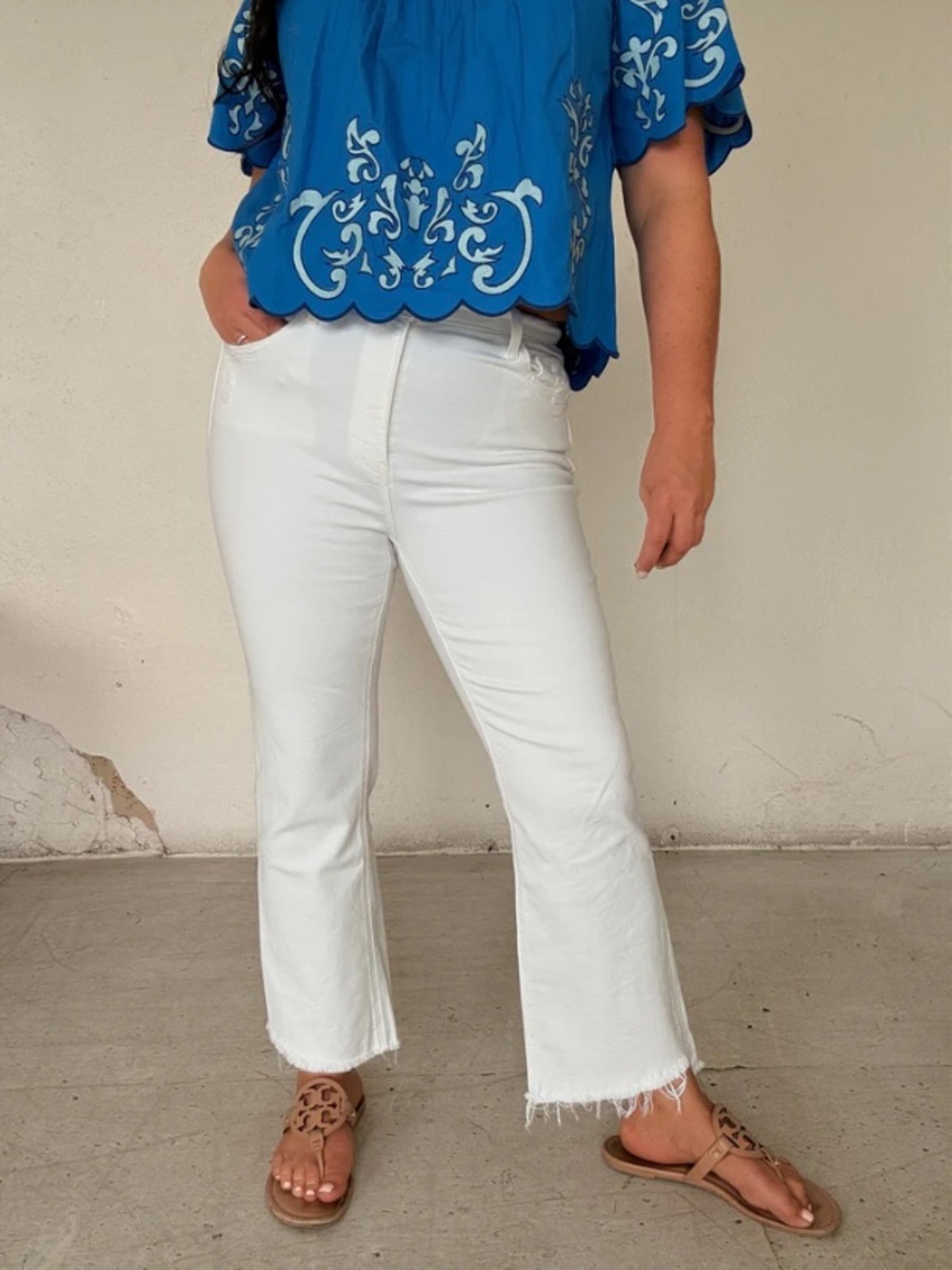 Flying Monkey - size 28- White Cropped Fray-Hem Jeans